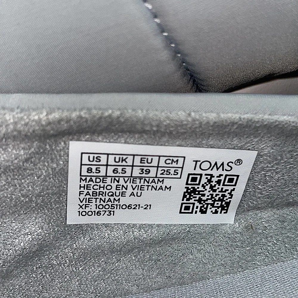 Toms - Picture 7 of 9